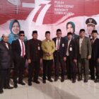 Foto: H. Hasudungan (alm) keempat dari kiri